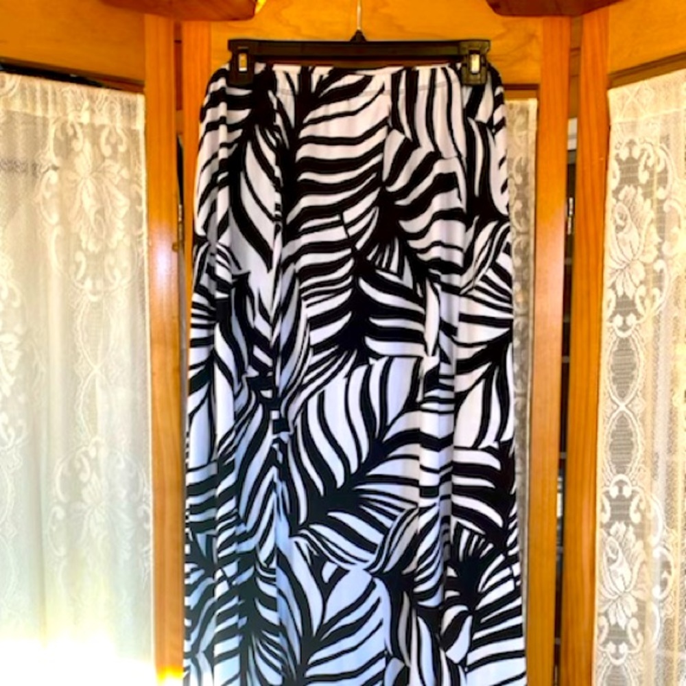 Printed Liquid Knit Gored Petite Maxi Skirt